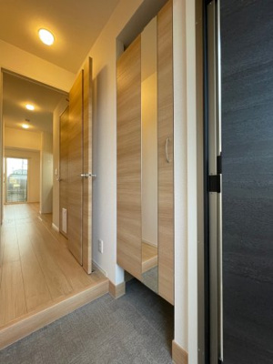 【玄関】 | アローネ | イメージ107号室写真（反転タイプ）