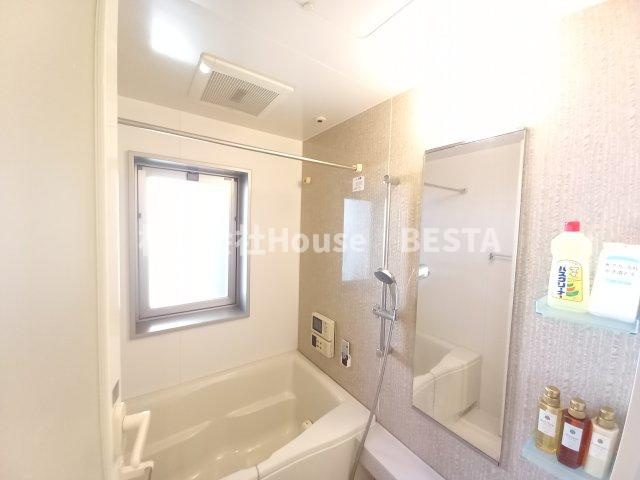 プレジール三ノ宮の浴室