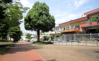 【周辺】 | スーパーや郵便局など生活に必要な店舗が充実の落合団地商店街まで徒歩５分