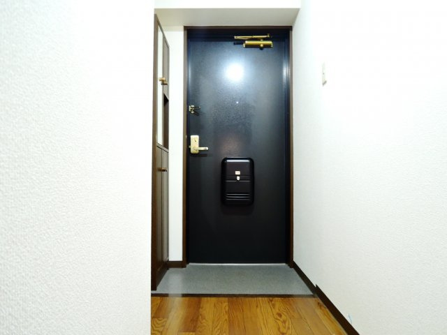 アトレーユ日吉台の玄関