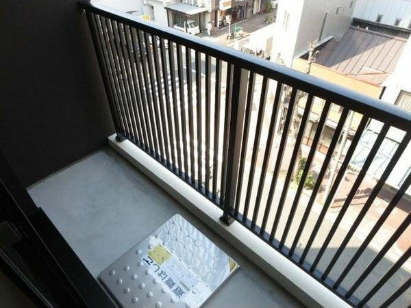 パークレジデンス丸の内駅前のバルコニー