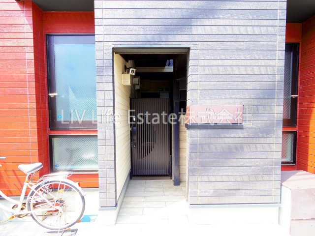 小平市花小金井７丁目のアパートのエントランス