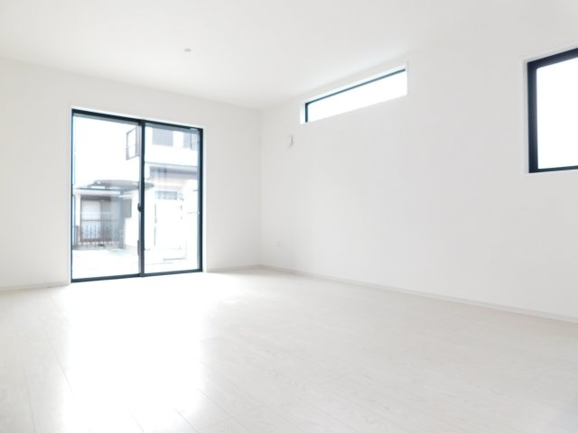 名古屋市中村区大正町１丁目の新築一戸建の居間・リビング|◇リビング◇　　南面で明るいリビング１７．７帖　陽当たり良好！！