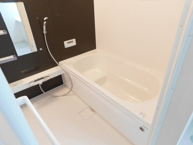 名古屋市中村区大正町１丁目の新築一戸建の浴室|◇浴室◇　　広い１坪サイズ・浴室暖房乾燥機・保温浴槽・追い焚き機能・ベンチ浴槽・エコシャワー・オートバス・バリアフリーバス・浴室窓あり