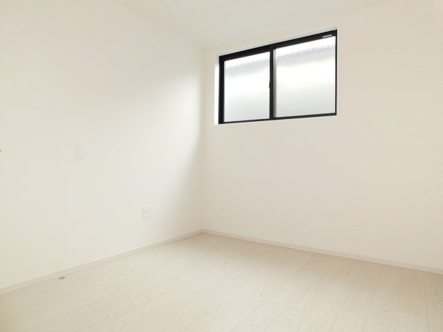 名古屋市中村区大正町１丁目の新築一戸建の洋室|◇洋室◇　　明るい洋室４．５帖　収納スペース完備！　