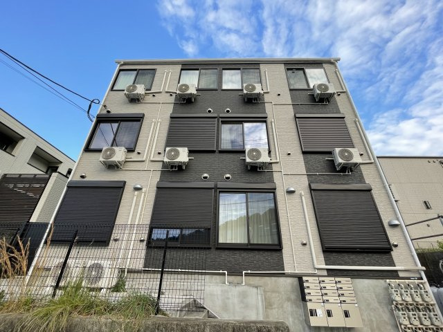 稲城市東長沼のアパート