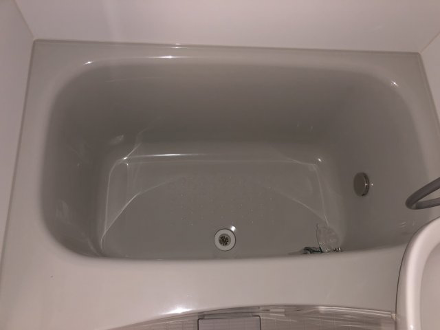 稲城市東長沼のアパートの浴室|反転の場合有