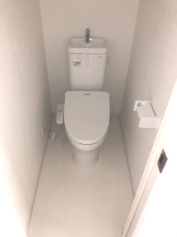 稲城市東長沼のアパートのトイレ|反転の場合有