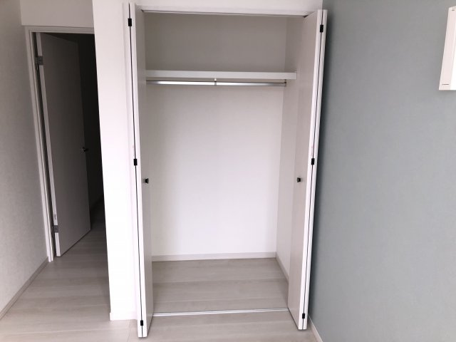 稲城市東長沼のアパートの収納|反転の場合有