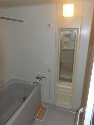 プラザハイツ二ツ屋F棟の浴室