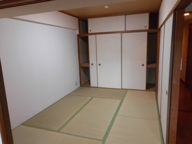 プラザハイツ二ツ屋F棟の和室