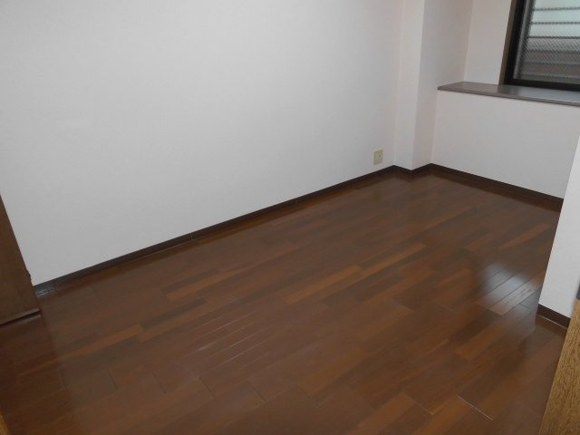 プラザハイツ二ツ屋F棟の洋室