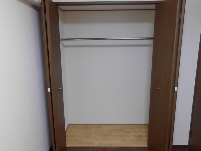 プラザハイツ二ツ屋F棟の収納