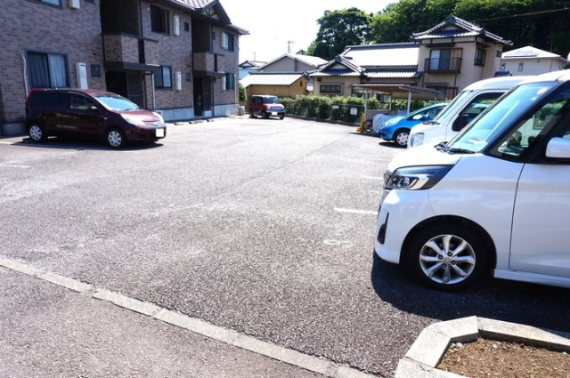 ウィルモアＭ１の駐車場