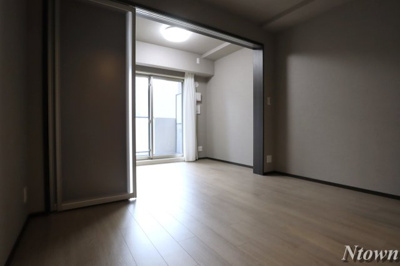 【居間・リビング】 | プレサンス　レイズ　泉　高岳駅前 | こちらのリビングで趣味の時間をお楽しみください