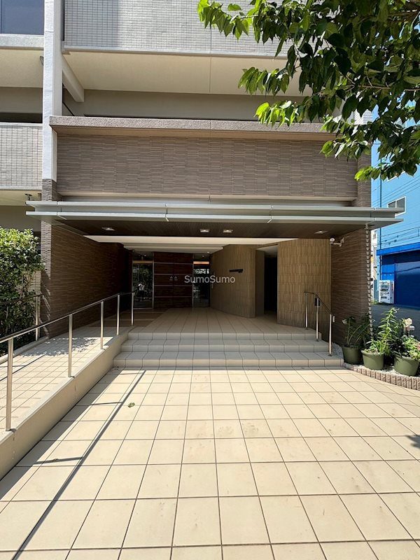 ビビアンパレス桜川公園のエントランス|ゆとりのあるエントランスです