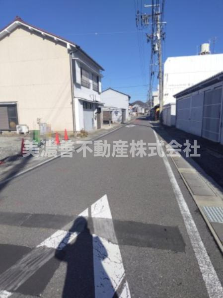 ６６３５４　岐阜市下川手土地の前面道路含む現地写真