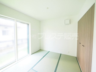 【和室】 | 現地写真（和洋室）南側のお庭に面していますので、陽あたり良好です♪