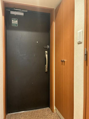 【玄関】 | SUPURUSE板橋 | 収納もある玄関です