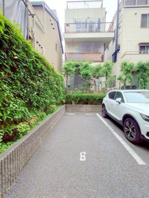 【駐車場】 | SUPURUSE板橋 | 駐車場があるので、車を買う予定の方も安心です