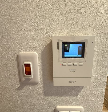 沼南エリカ7号棟の防犯設備|TVモニターインターホン