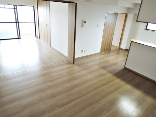 グリーンガーデン羽衣の居間・リビング|居間です