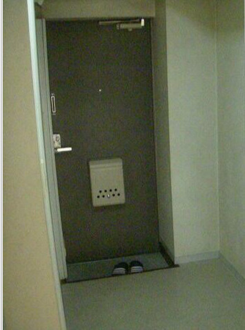 メゾン秋田の玄関