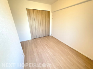 【洋室】 | パレス南塚口壱号棟　リフォーム済　最上階角部屋 | 洋室5.1帖です♪令和７年１１月室内リフォーム済み！お待たせ無しで即ご入居していただけます！！