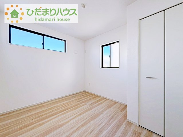 【洋室】 | 牛久市南16期　新築戸建 | お掃除しやすく、清潔感を保てるのでダニも発生しにくいフローリング♪