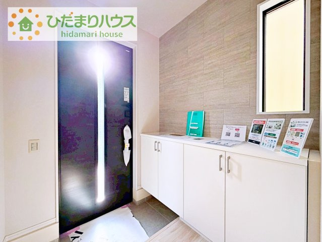 【玄関】 | 牛久市南16期　新築戸建 | 丁度良い靴箱のサイズ♪これだけあれば家族全員の靴がしまえてスッキリ(^O^)