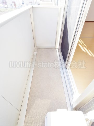 小平市小川町２丁目のアパートのバルコニー