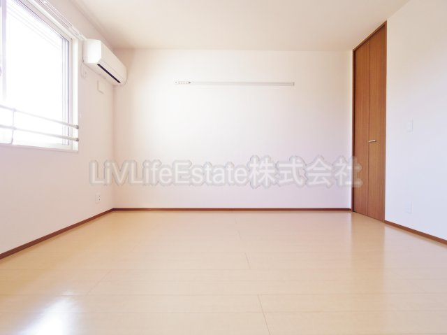 小平市小川町２丁目のアパートの洋室