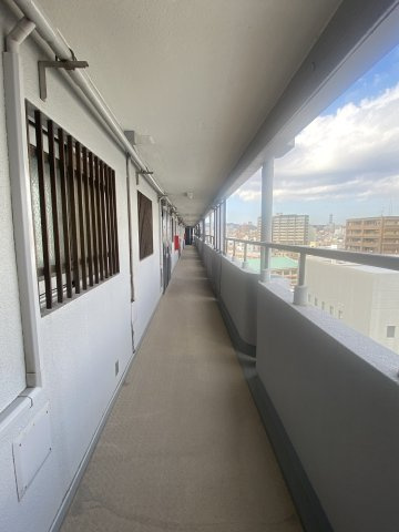 トーカングランドマンション第2南林寺シーサイドのその他共用部分|共用部分の廊下です。