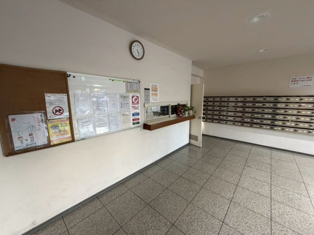 トーカングランドマンション第2南林寺シーサイドのその他共用部分|集合ポストがあるエントランスです。