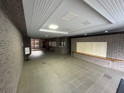 【エントランス】 | サンシティ神戸北町2番館 | 広くお掃除の行き届いたエントランスです。