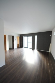 【居間・リビング】 | 【仲介手数料無料！！】日野市日野本町4丁目　新築戸建て（全2棟）2号棟　6590万円