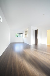 【居間・リビング】 | 【仲介手数料無料！！】日野市日野本町4丁目　新築戸建て（全2棟）2号棟　6590万円