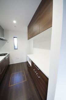 【収納】 | 【仲介手数料無料！！】日野市日野本町4丁目　新築戸建て（全2棟）2号棟　6590万円 | カップボード収納