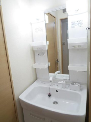 ジュピターの洗面所|明るい洗面所です