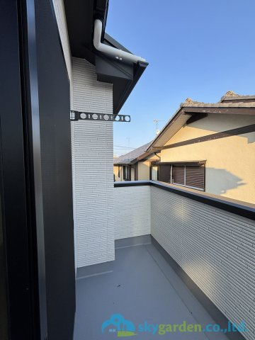 伊勢原市第２板戸　新築戸建　全1棟1号棟のバルコニー