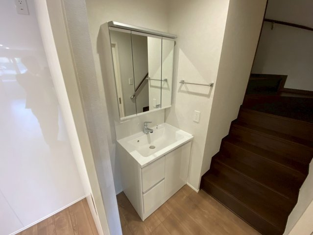 松ノ内町戸建の洗面所