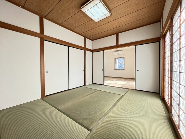 下弁財町津興戸建ての和室