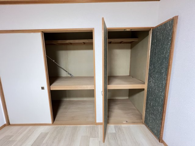下弁財町津興戸建ての収納