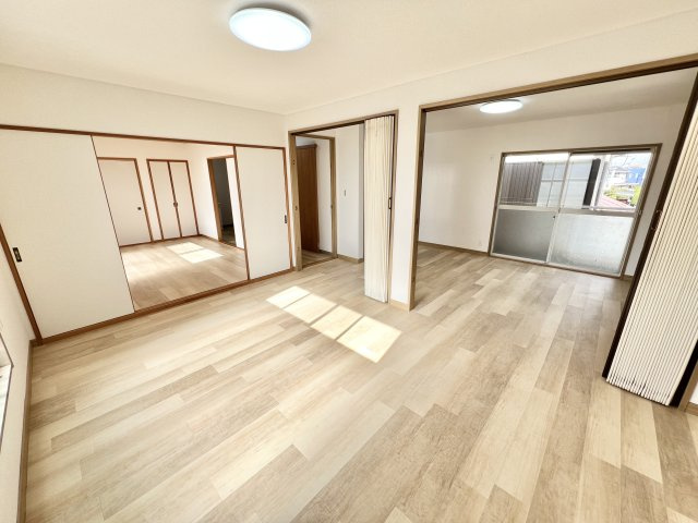 下弁財町津興戸建ての内装