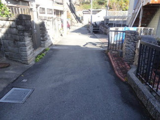 【前面道路含む現地写真】 | 川西市花屋敷1丁目16　中古一戸建て