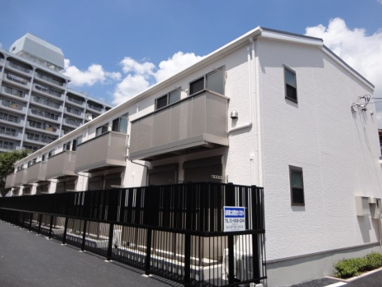 狛江市岩戸南２丁目のアパートの外観