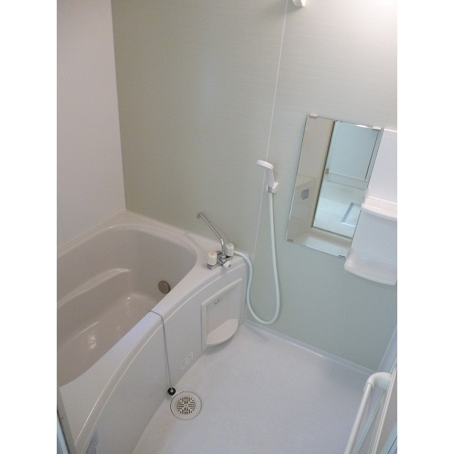 狛江市岩戸南２丁目のアパートの浴室