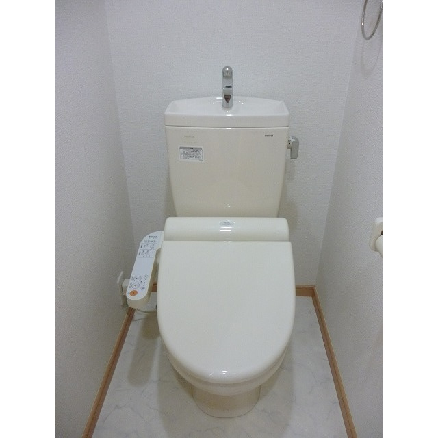 狛江市岩戸南２丁目のアパートのトイレ