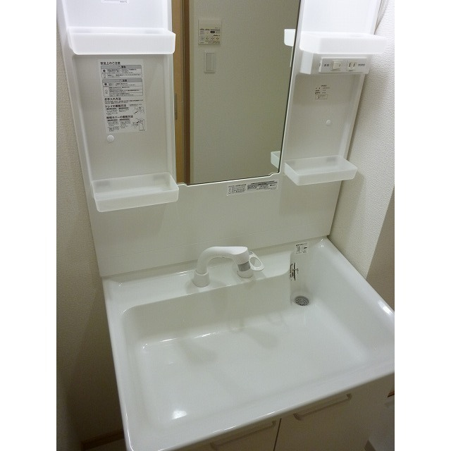 狛江市岩戸南２丁目のアパートの洗面所