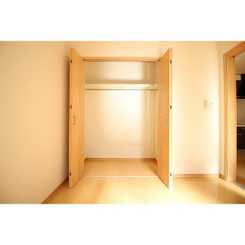 狛江市岩戸南２丁目のアパートの収納